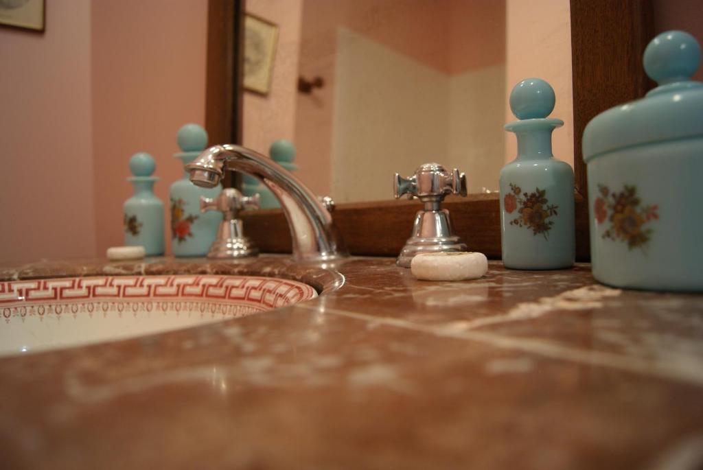 Logis Hotel - Restaurant La Marbrerie Caunes-Minervois Zimmer foto